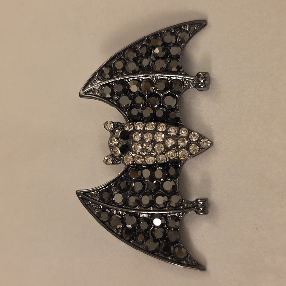 Fashion Jewelry Jewelry - Rare Bat Brooch Covered In Simulated GEMS